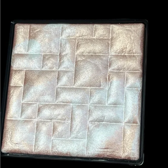 Bobbi Brown Highlighting Powder - Picture 3 of 16